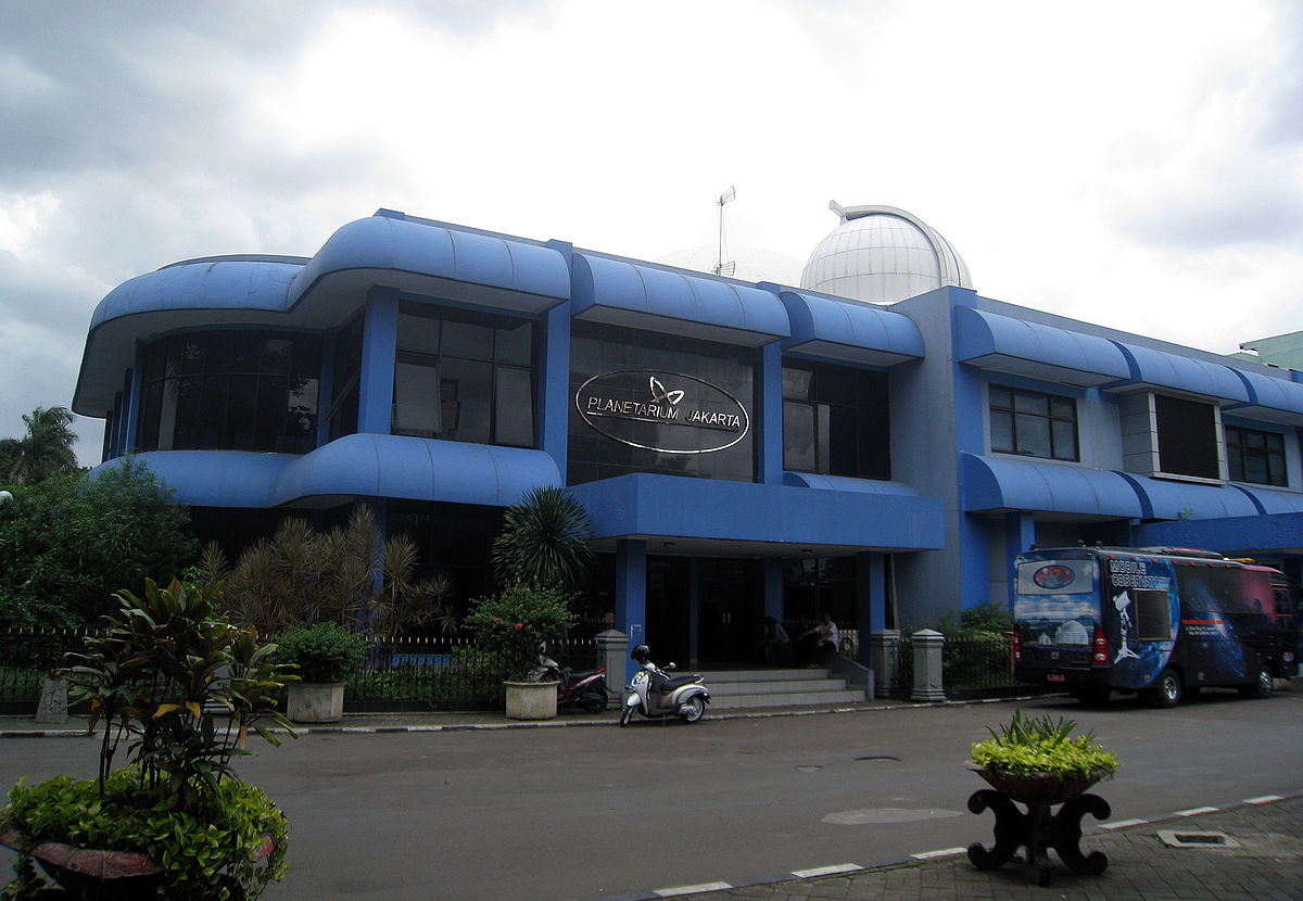1200px-Jakarta_Planetarium