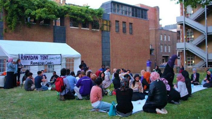 Ramadan di Inggris. Ramadan Tent