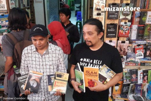 Di Balik Satu Buku Bajakan, Ada Banyak Pihak yang Dirugikan